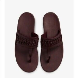 (NWOT) Nike Bella Kai 2 Leather Flip Flop Sandals